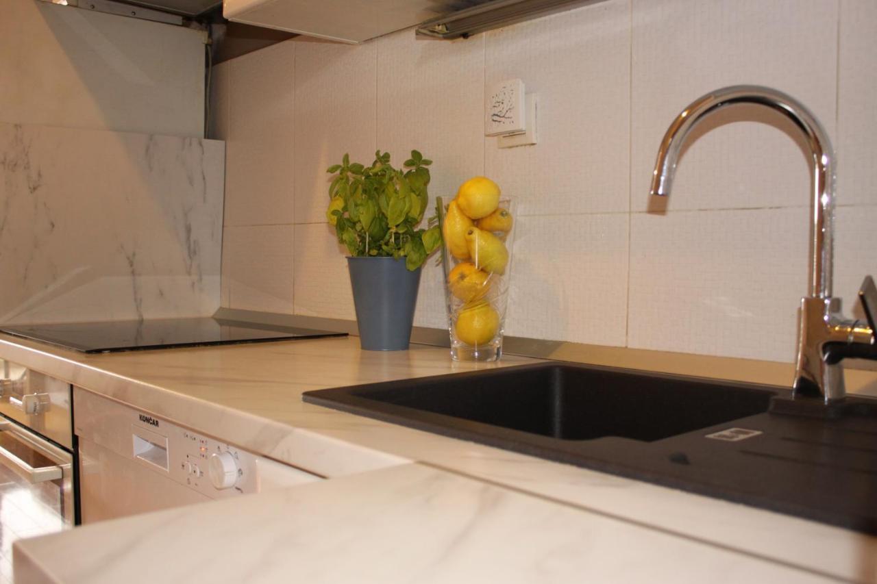 Apartment Vira Makarska Exteriör bild